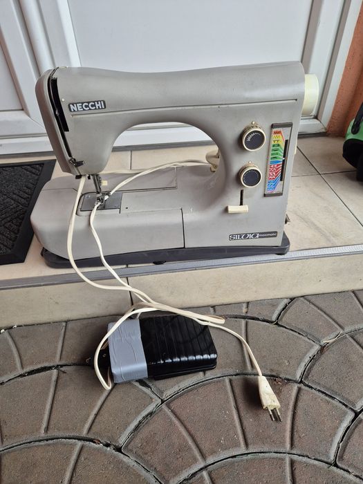 Masina de cusut necchi