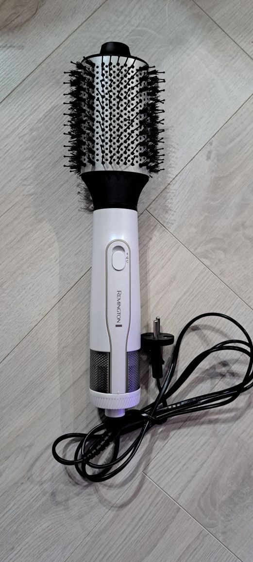 Продавам четка сешоар Remington Hydralux