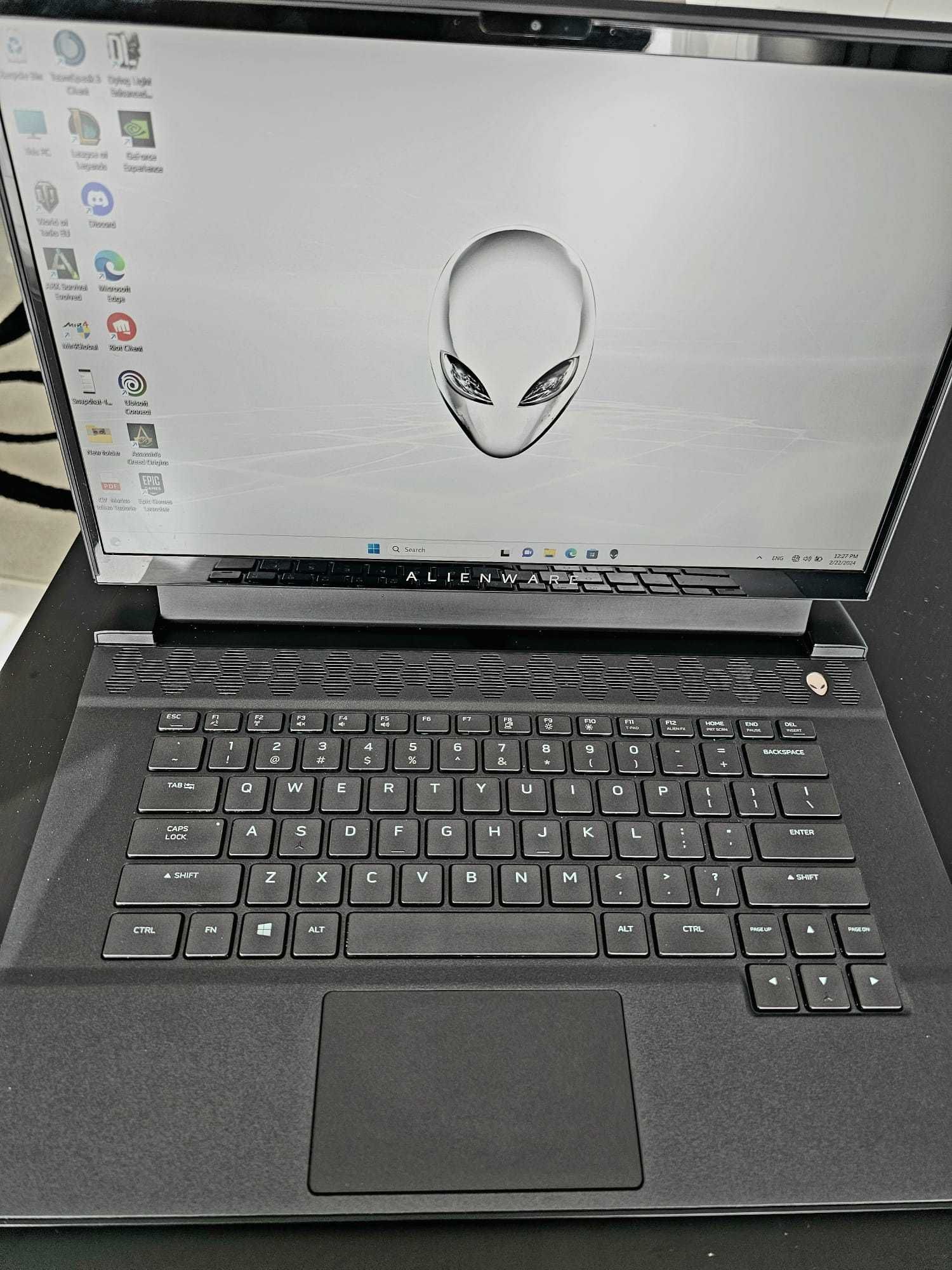 Alienware m15 R4 RTX 3070, Intel i7-10870H, 32GB DDR4, 2TB SSD