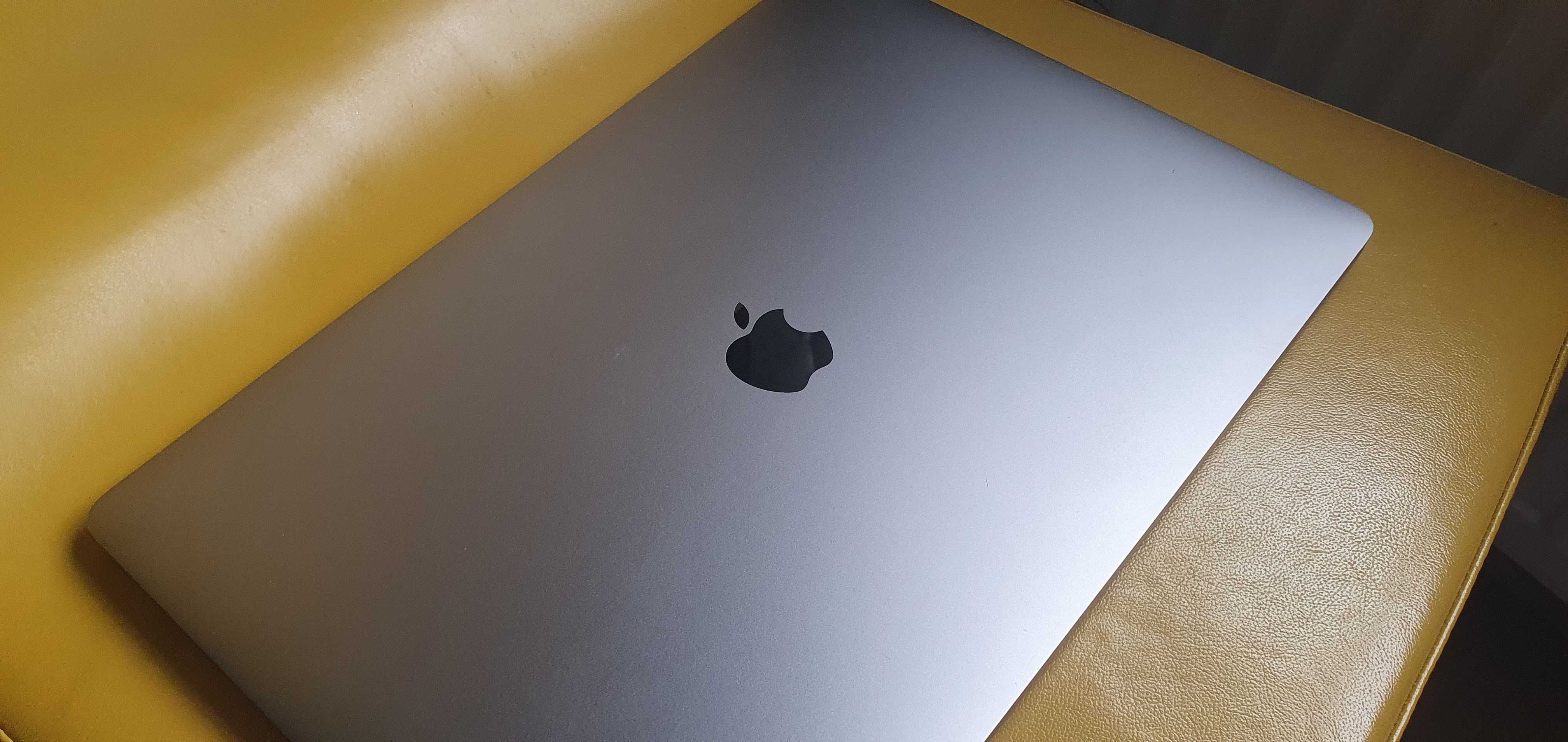 MacBook Pro 2017, 15'', 2.9 GHz i7, 16GB, Radeon Pro 560, 512 GB SSD