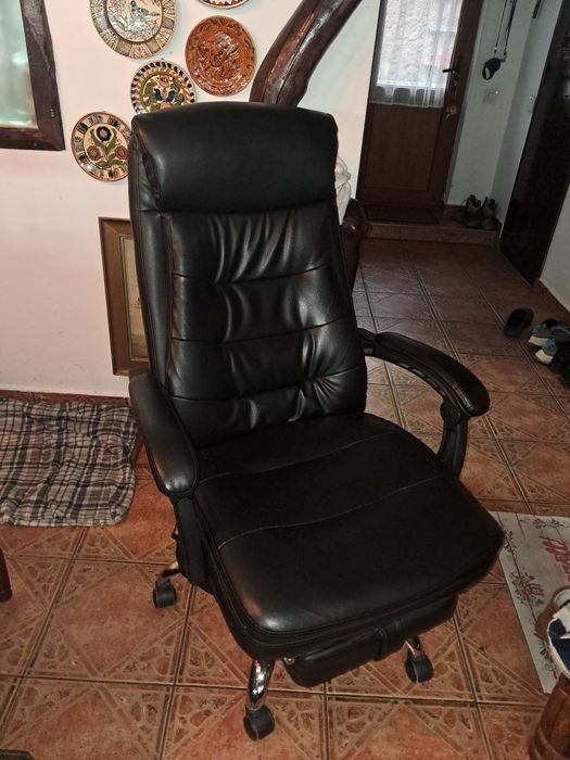 Vând scaun birou din piele cu masaj