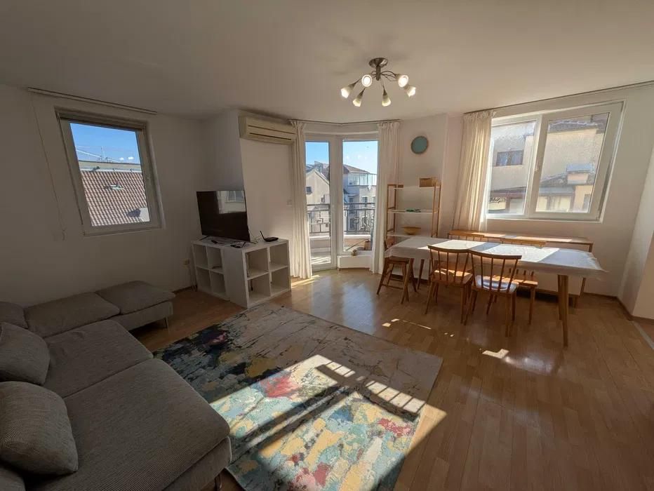 Дава се под наем Тристаен апартамент в Варна, Спортна зала - 110 кв.м за 818 € - Снимка #2