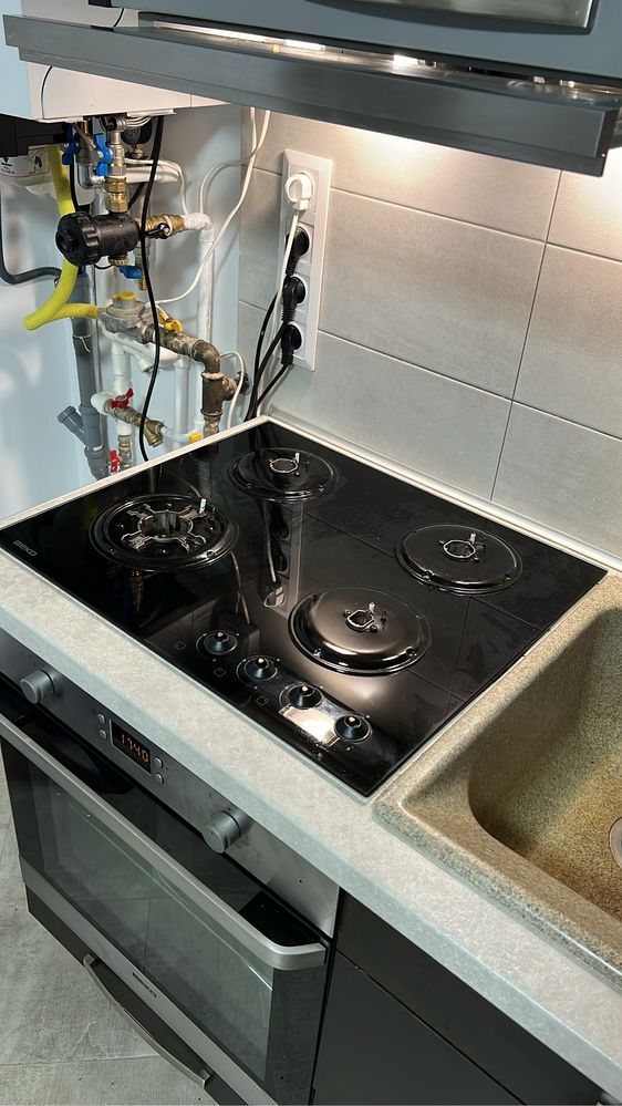 Vand plita 4 ochiuri pe gazcu aprindere electrica si wok