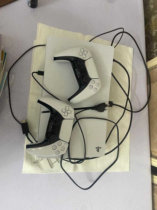 playstation новое с ә дожйстиками и с установленной игрой