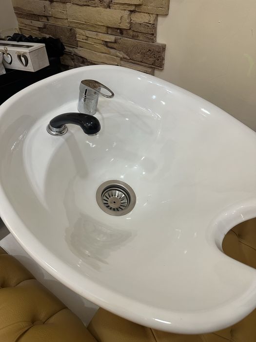 Фризьорска измивна колона и фризьорски стол