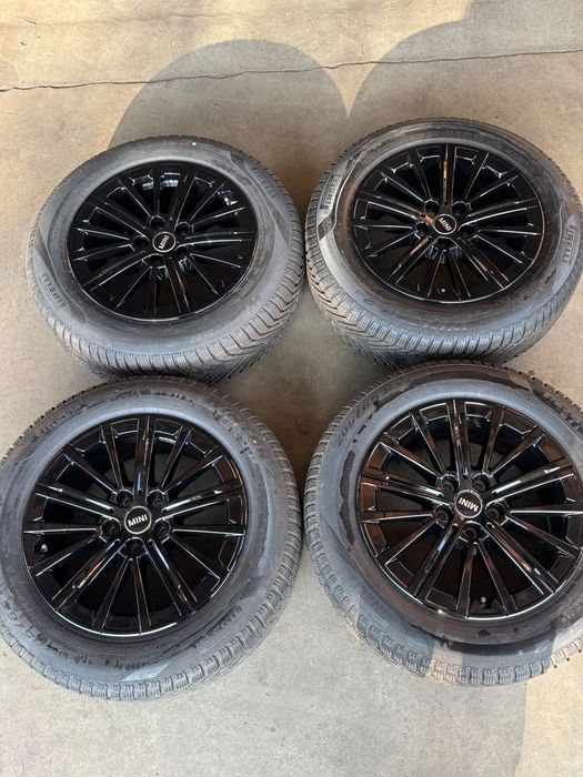 Vând jante originale Mini countryman U25 pe 17” cu anvelope de iarnă