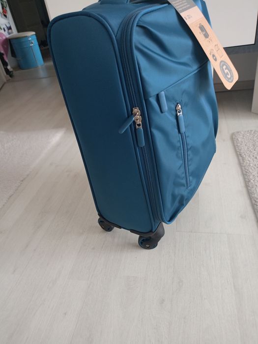 Vând troler material textil dimensiune de 54 cm nou nouț, produs de ca