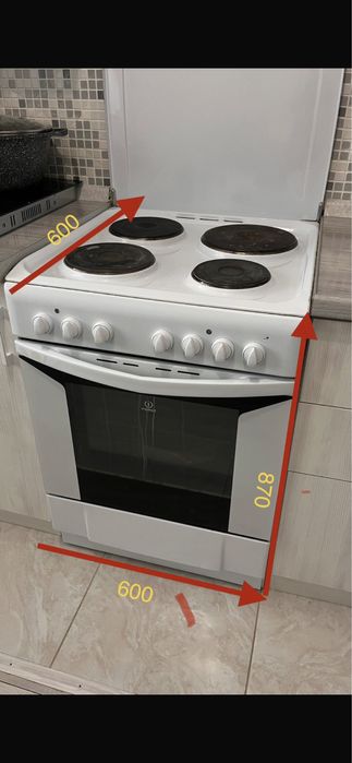 Продаю электрическую плиту Indesit.