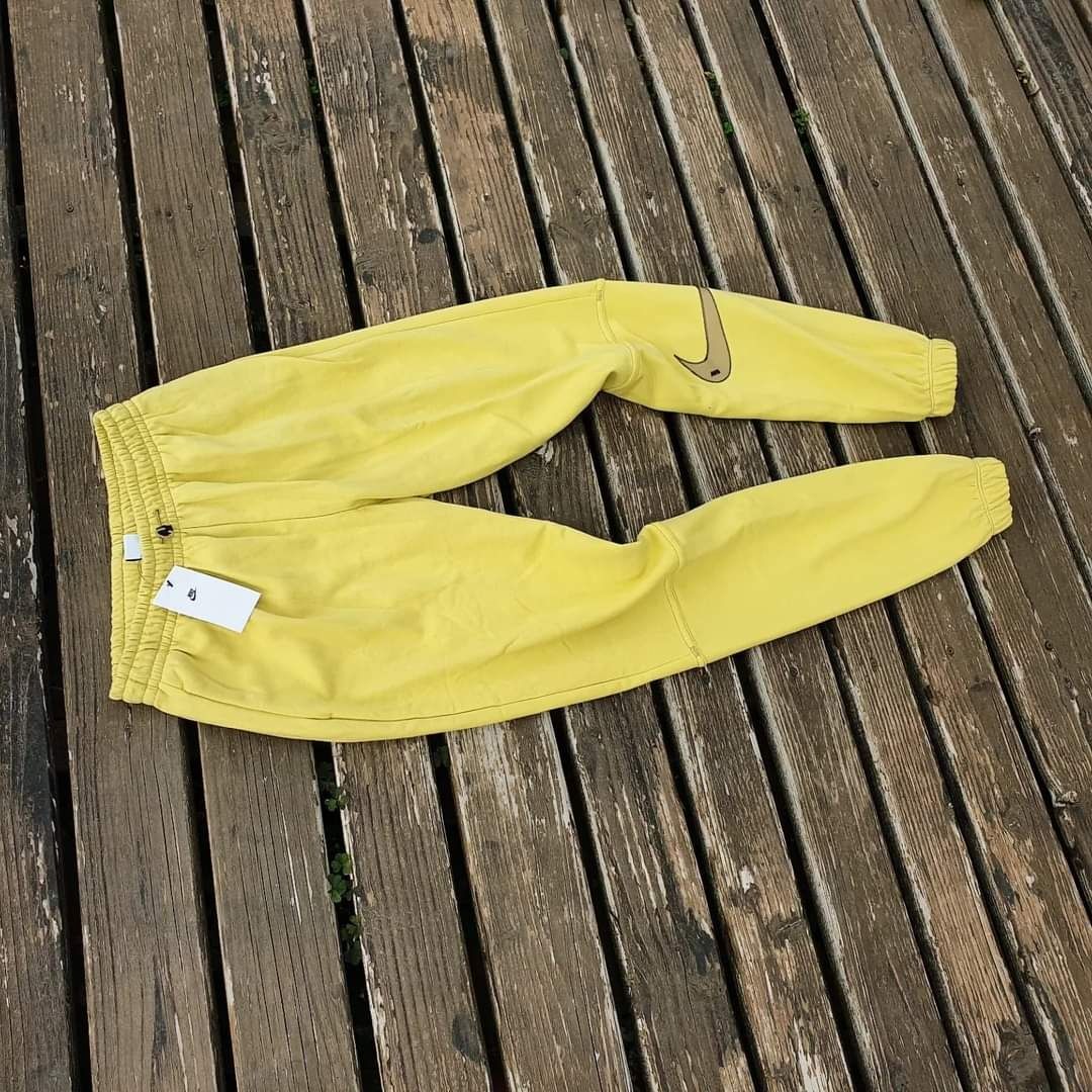 Дамско долнище Nike налични размери жълт цвят памучна материя ново