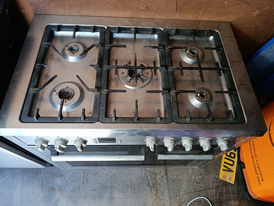 Професионална готварска печка – 2 фурни + 5 газови котлона! 

Мощ