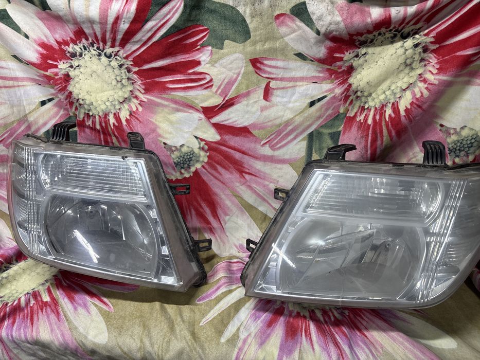 Продам передние фары на Nissan Patfinder R51, состояние б/у