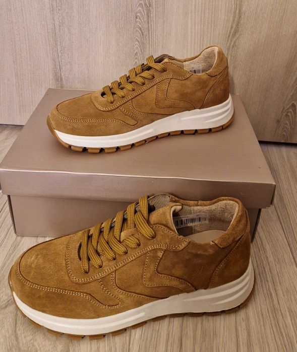 Спортни обувки от естествен велур Derimod - 37