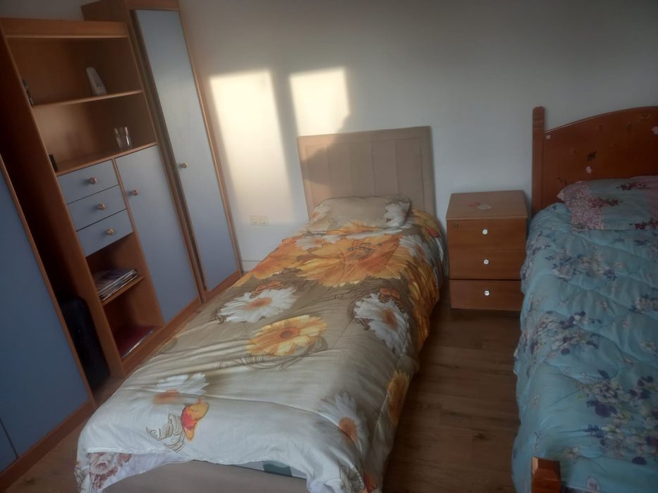 Închiriez camera