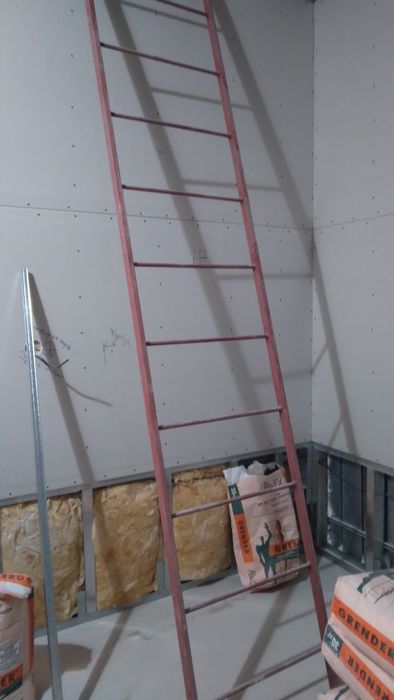 Лестница металлическая, люк