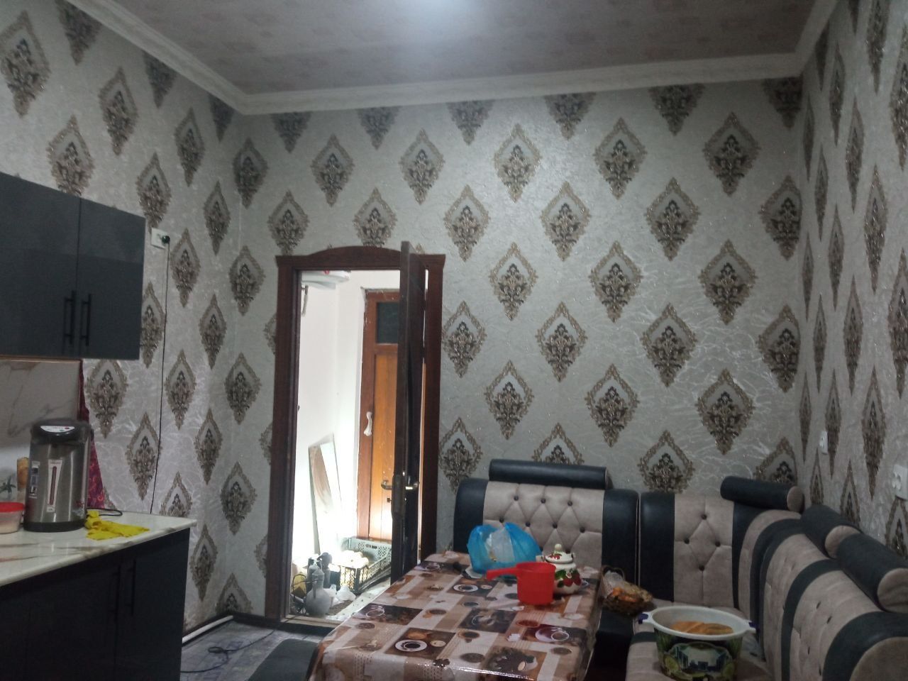 Янгийул.тум. Халкабод. Уч егочда  участка сотилади. 6 сот 3 хона