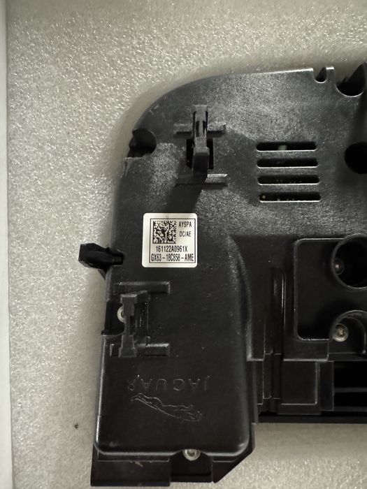 Jaguar F-Pace модул за аудио и климатична система