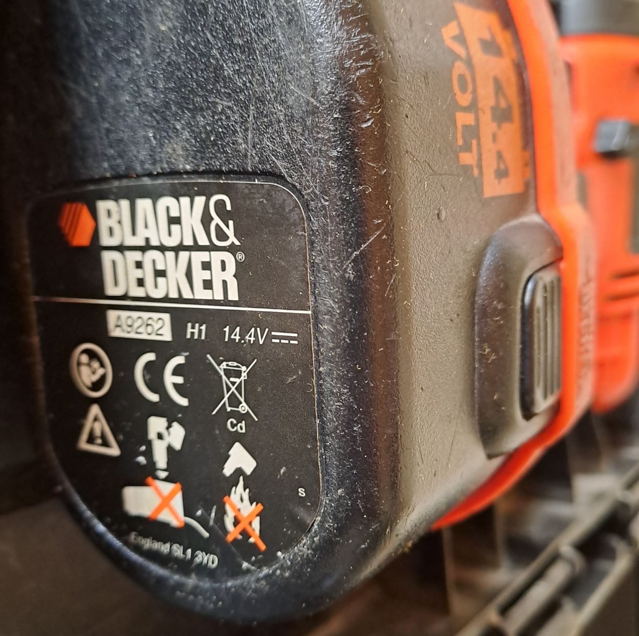 Винтоверт Black & Decker 14.4V