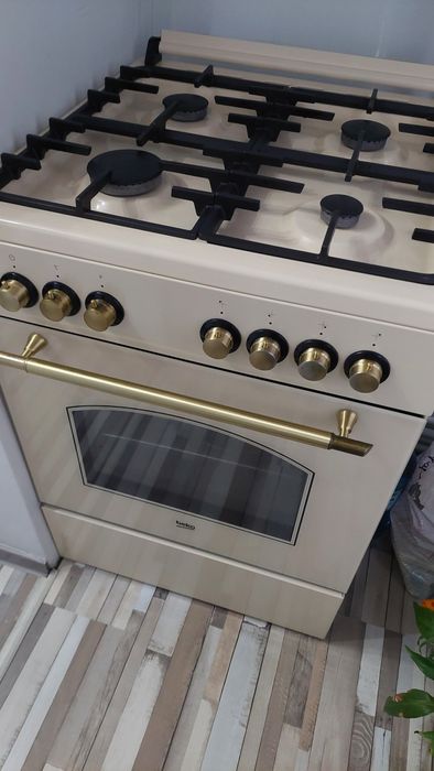 Aragaz și cuptor beko