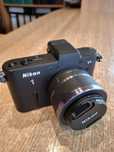 Nikon 1 V1, obiectiv stricat 10-30mm, cutie completa