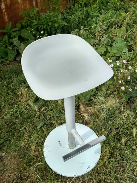 Стул для бара, высокий ,амортизатор,  вращение в хорош. состоянии!