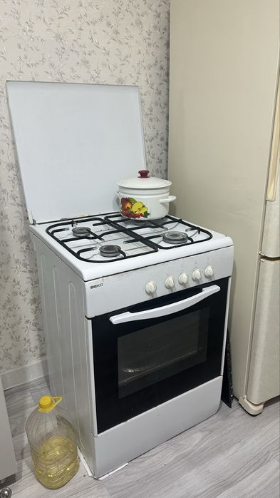Продам газовую плиту