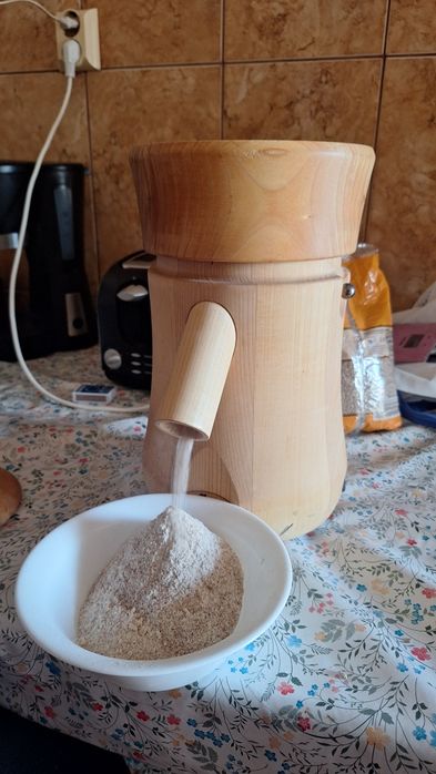 Moara de cereale electrica