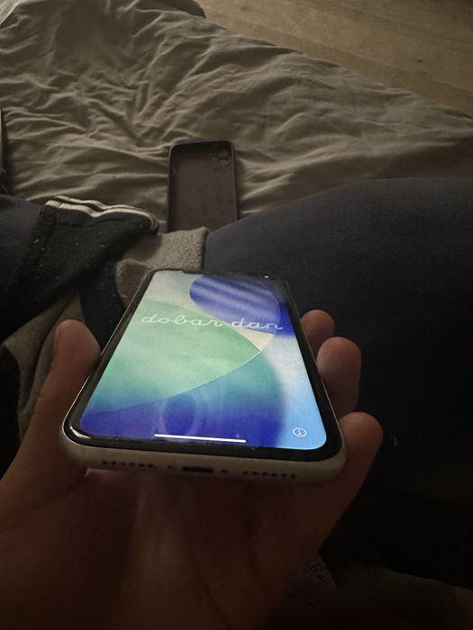 Iphone 11 белый.