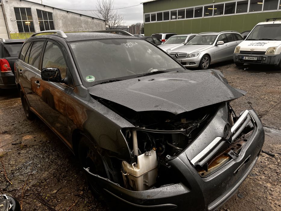 Тойота Авенсис на части!!!