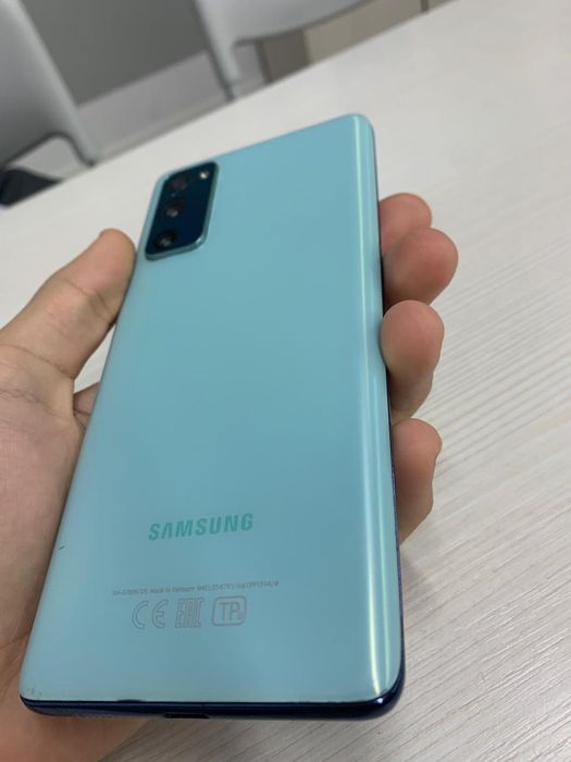 Samsung s 20 fe голубого цвета