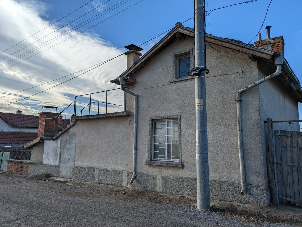 Продавам къща с двор 1530кв.м с. Стара река