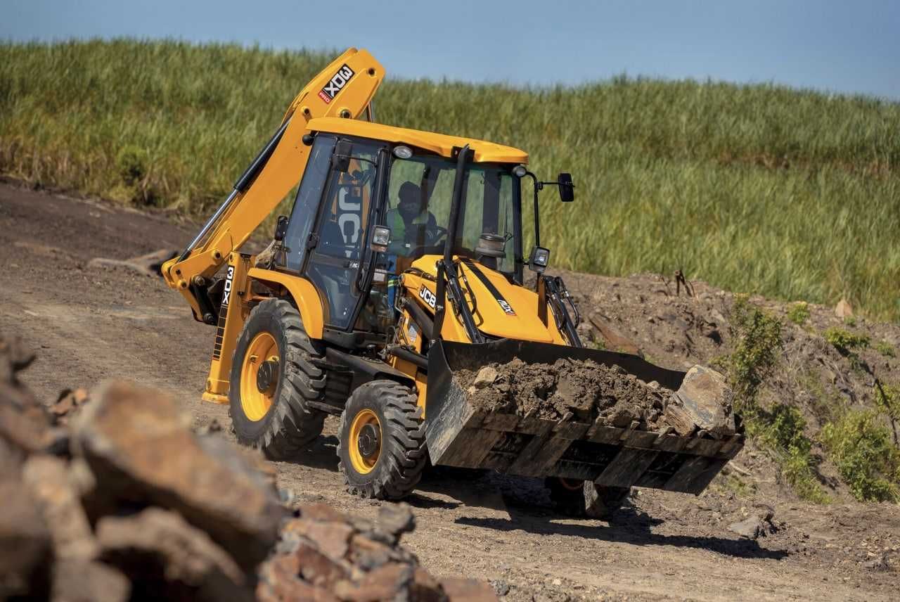 Продаётся Экскаватор-погрузчик JCB 3DX Plus