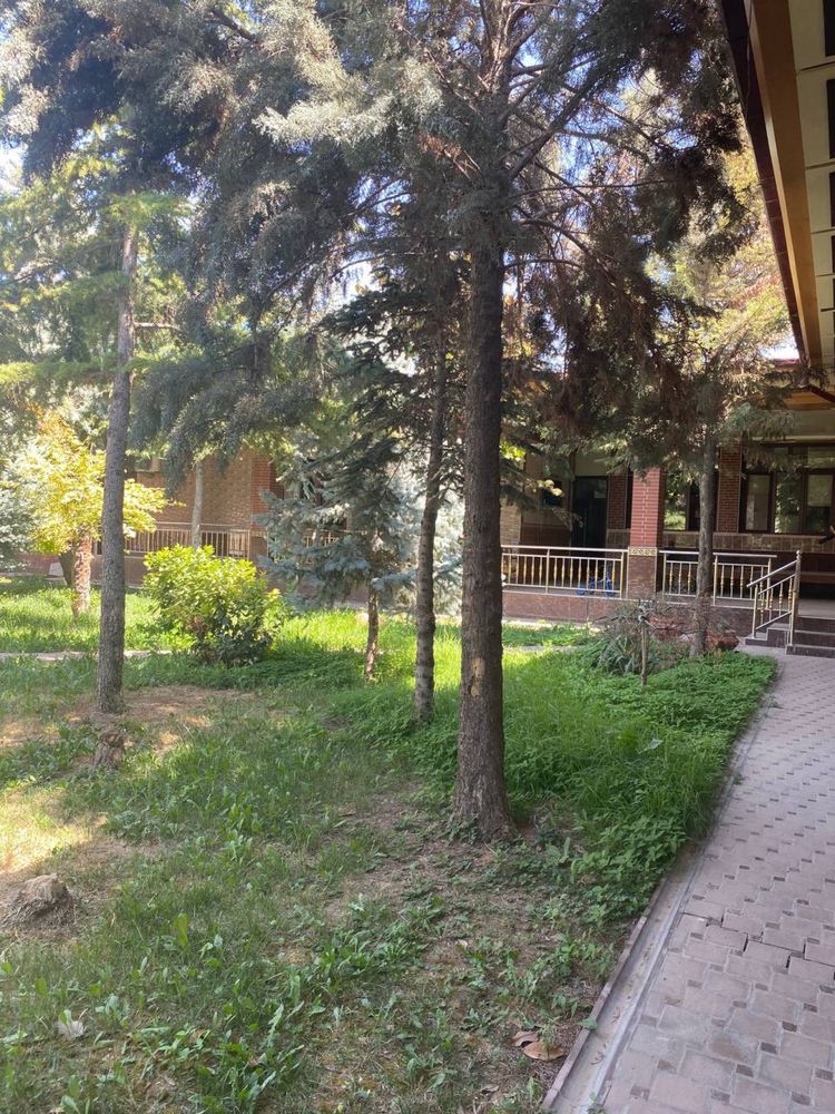 Райцентрда 3 хона ховли 18 сотих цехга ва яшашга