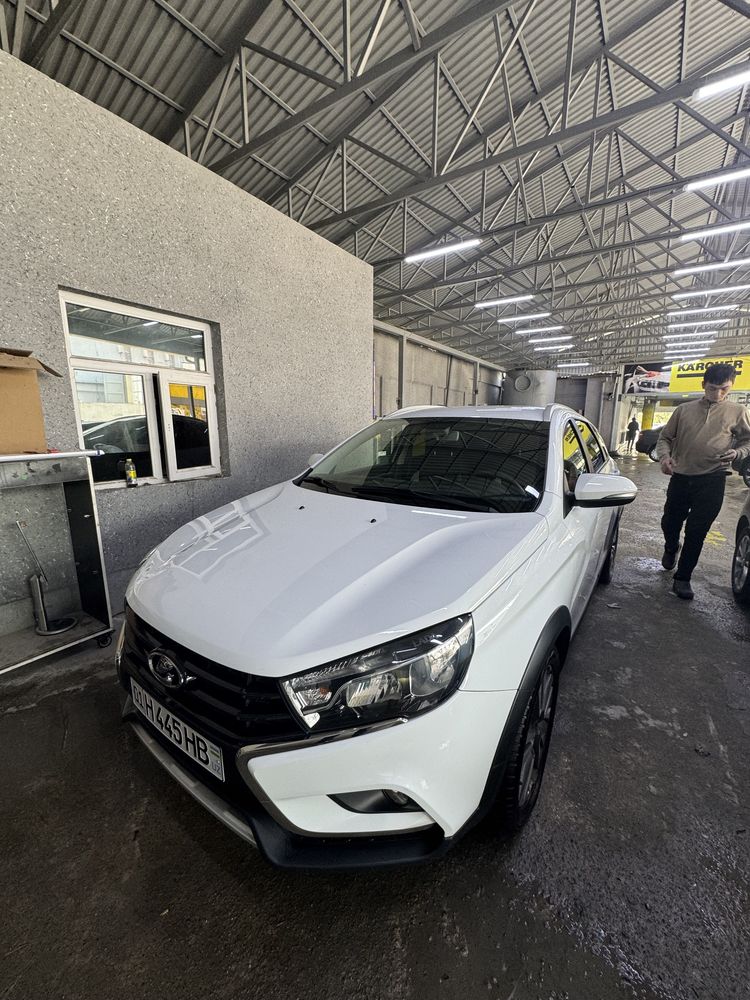 Lada SW Cross 1,8