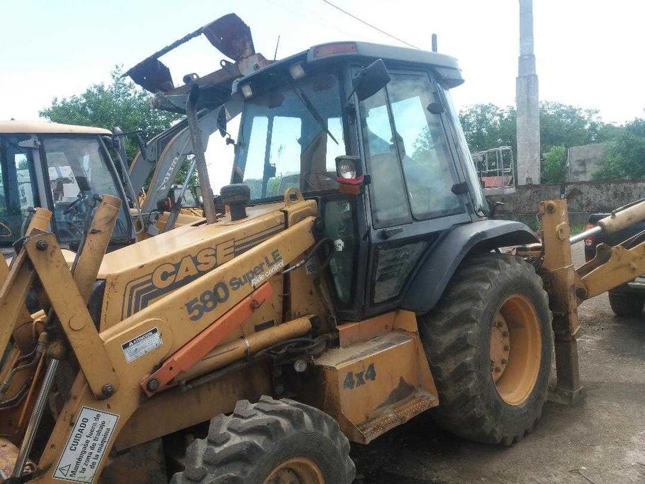 vand Buldoexcavator CASE 580SLE an 2000 stare buna functionare