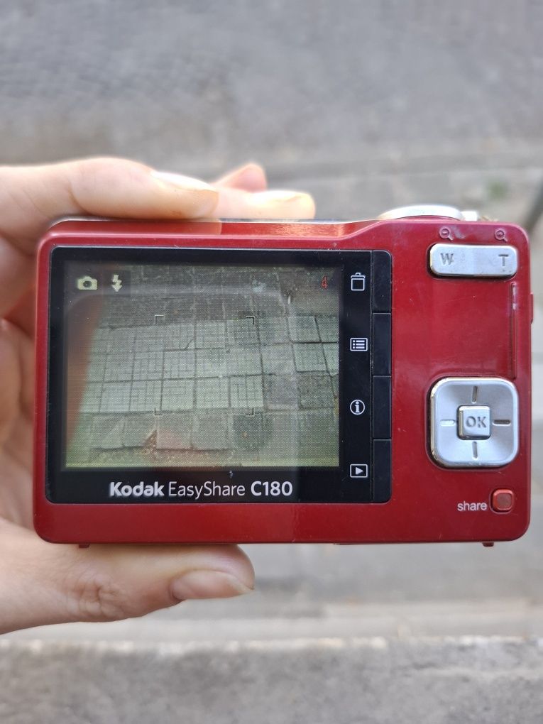 Компактен дигитален фотоапарат KODAK EasyShare C180