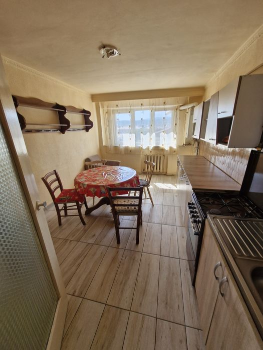 Închiriez apartament 3 camere