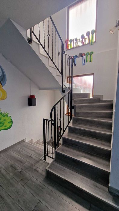 Vand sau schimb cu apartament - casa in Reghin-300 mp, 35 arii+afacere