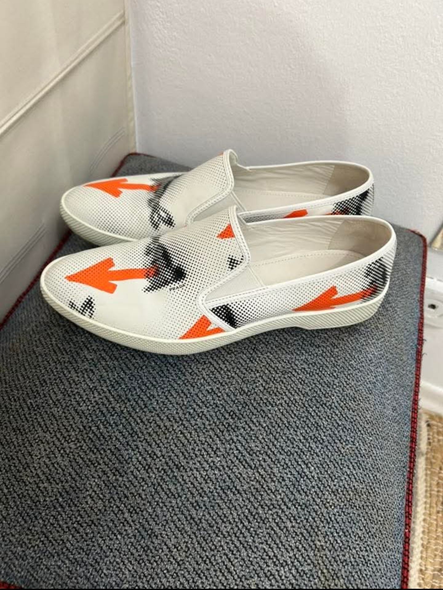 Оригинални Prada slip-on обувки с принт, номер 38