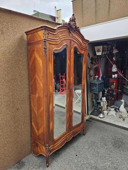 Уникален разглобяем шкаф с дърворезба и интарзия