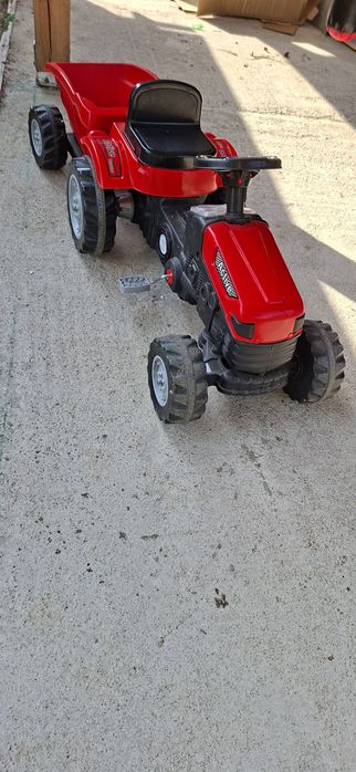 Tractor cu pedale si remorcă