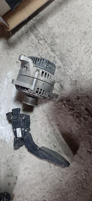 Продам генератор и педаль на газель бизнес