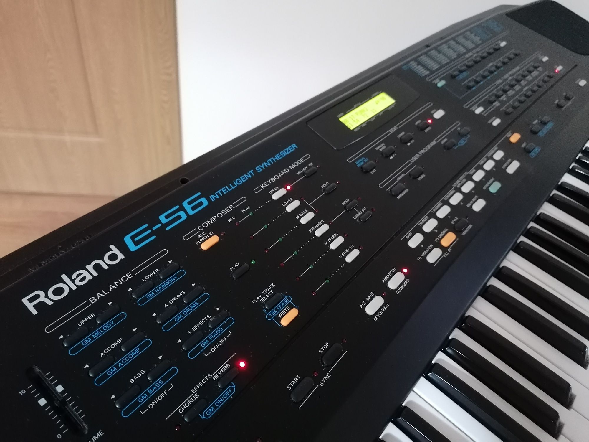 ROLAND E-56 keyboard sintetizator orga pian