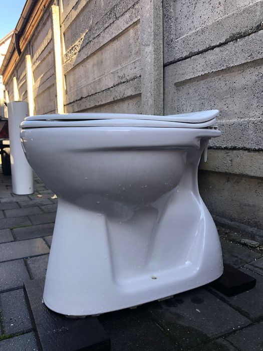 Vand obiecte sanitare (vas wc si lavoar )