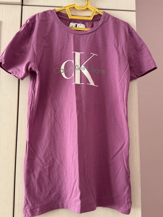 Оригинална тениска на calvin klein jeans