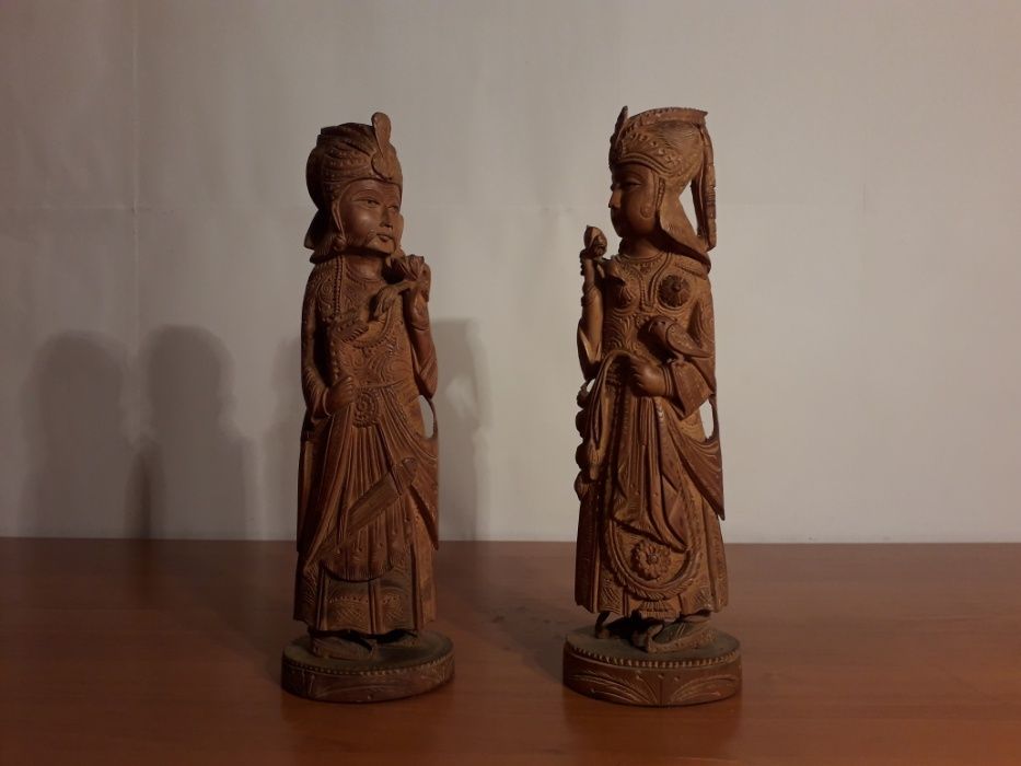 Sculpturi Asiatice Vechi in Lemn Pretios de Santal