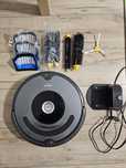 Robot de aspirare iRobot Roomba 676