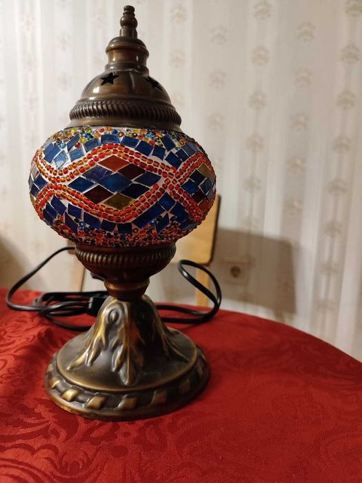 Красива нощна лампа