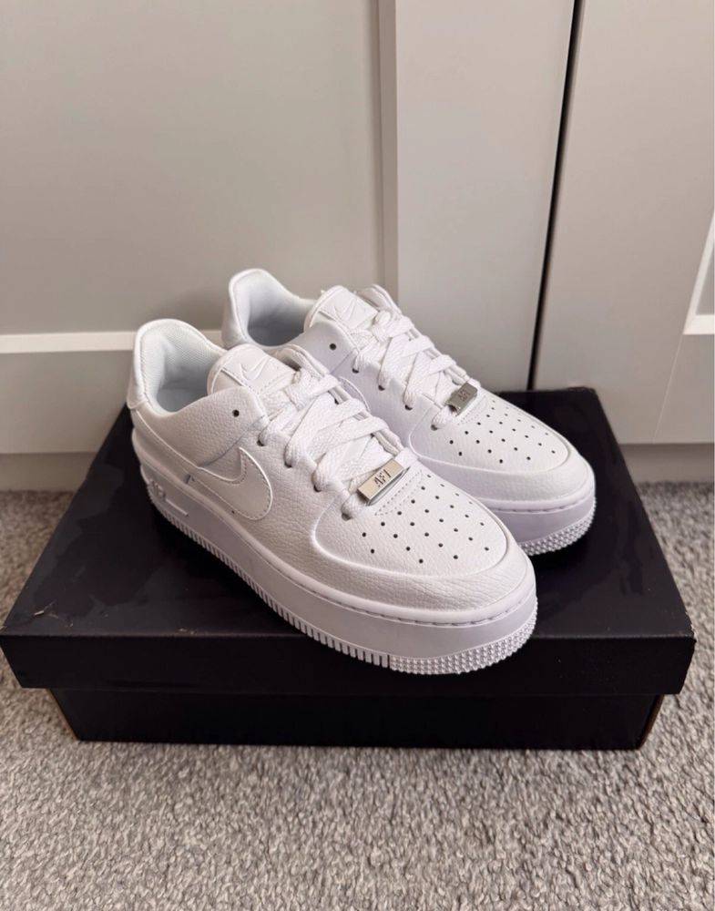 Оригинални кецове Nike Air Force 1 Sage Low - 36