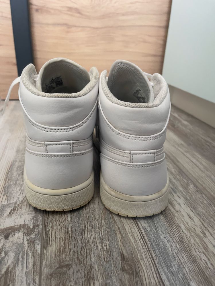 Обувки Air Jordan 1 Mid