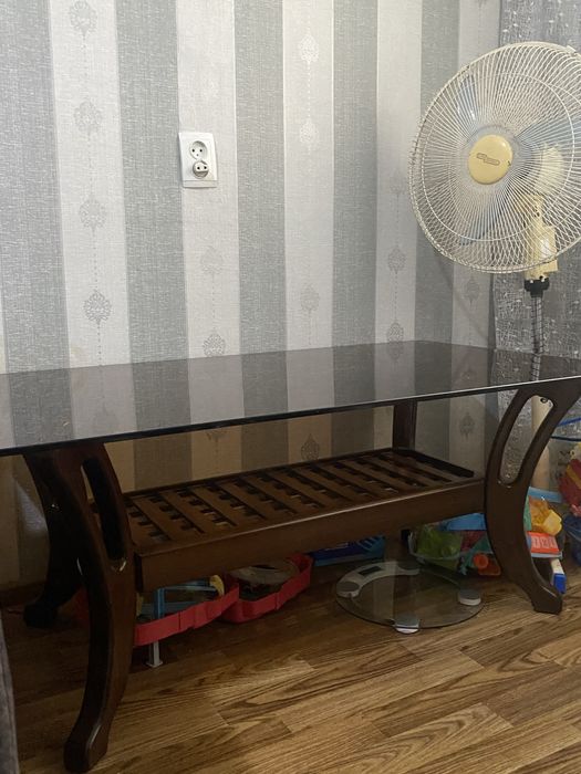 СРОЧНО! Раскладной диван ,2 кресла и журнальный стол